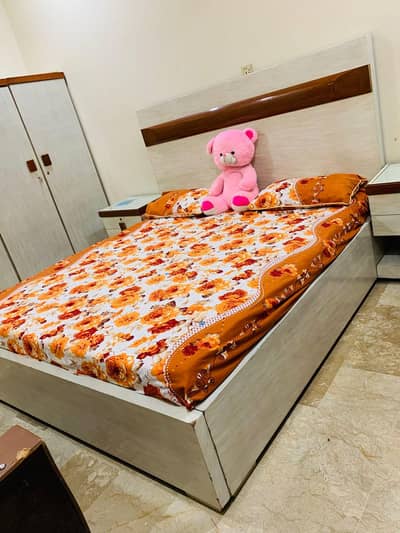 Bed set with side tables