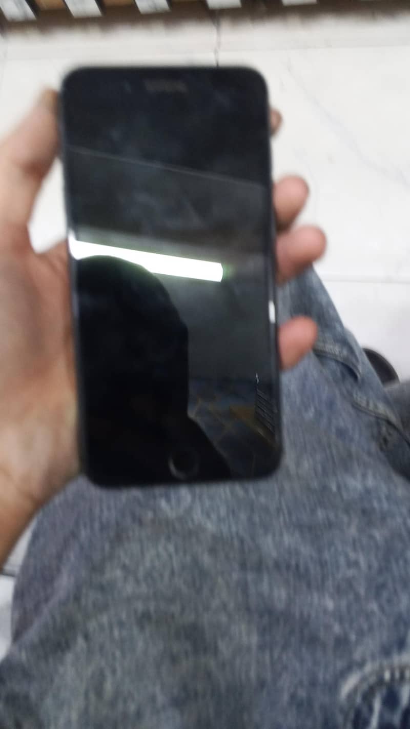 Apple iPhone 8 Plus 1