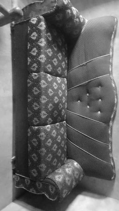 sofa for sale condition 10/10 nice looking hain or bouat he confitablh