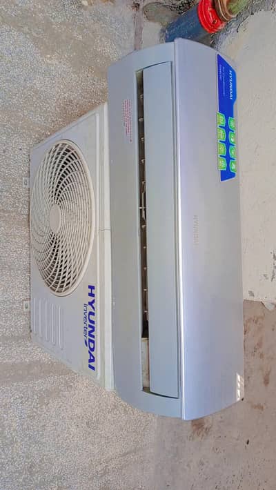 Hyundai. 1 tan. . DC. inverter. . urgent for sale