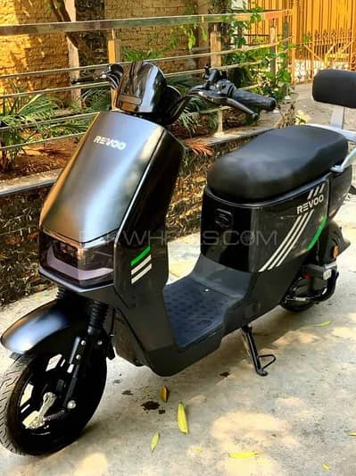 Revo A 10 titanium black