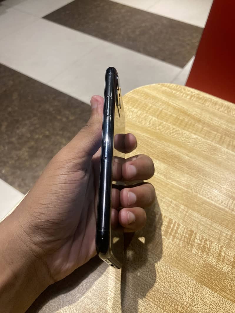 Apple iPhone 11 Pro 2