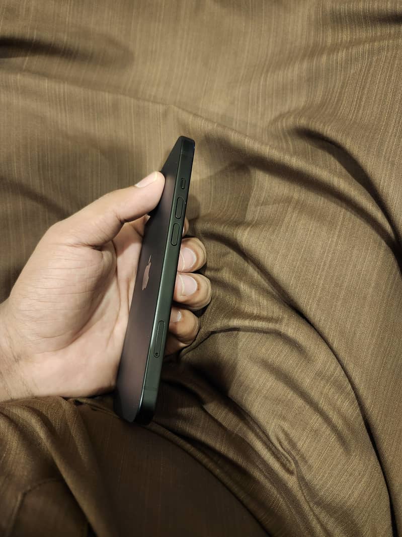 Apple iPhone 15 5
