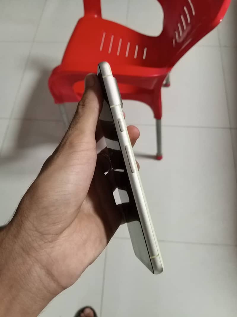 Google Pixel 7 4
