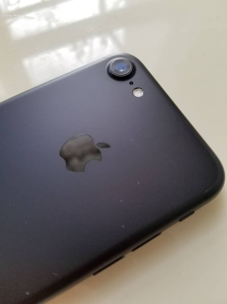 Apple iPhone 7 1