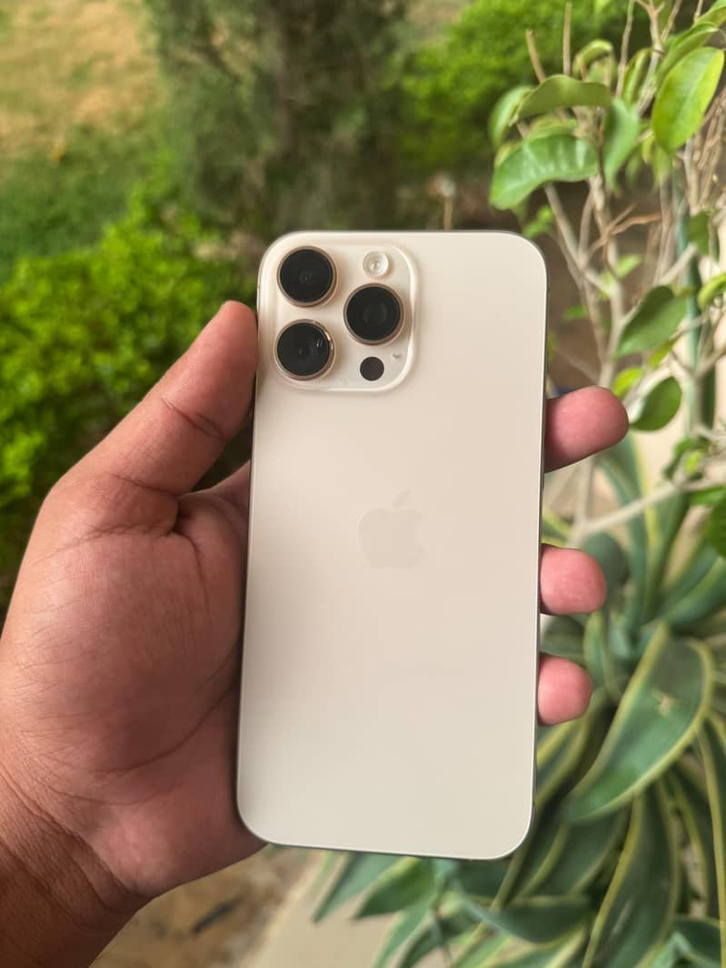 Apple iPhone 16 Pro Max 0