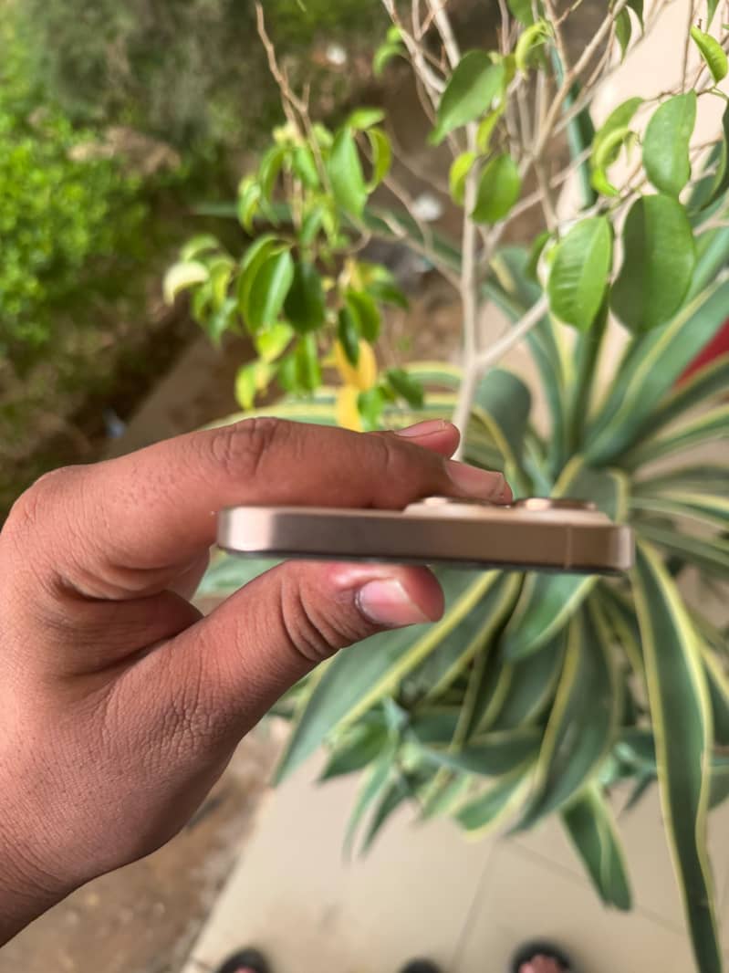 Apple iPhone 16 Pro Max 5