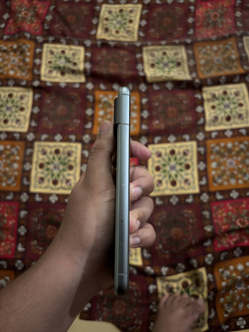 Google Pixel 8 4