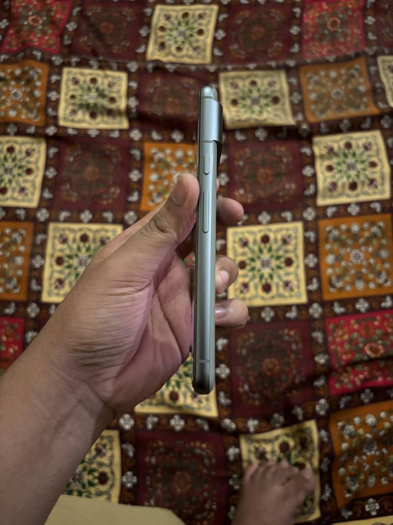 Google Pixel 8 5