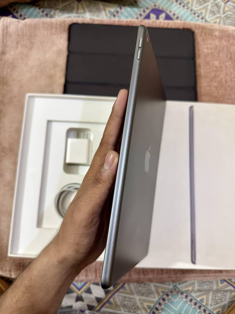 iPad 9th Gen Complete Box 1