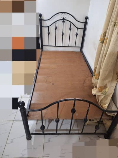 Set of 2 Matching Single Rod Iron Beds – Black (No Mattresses)