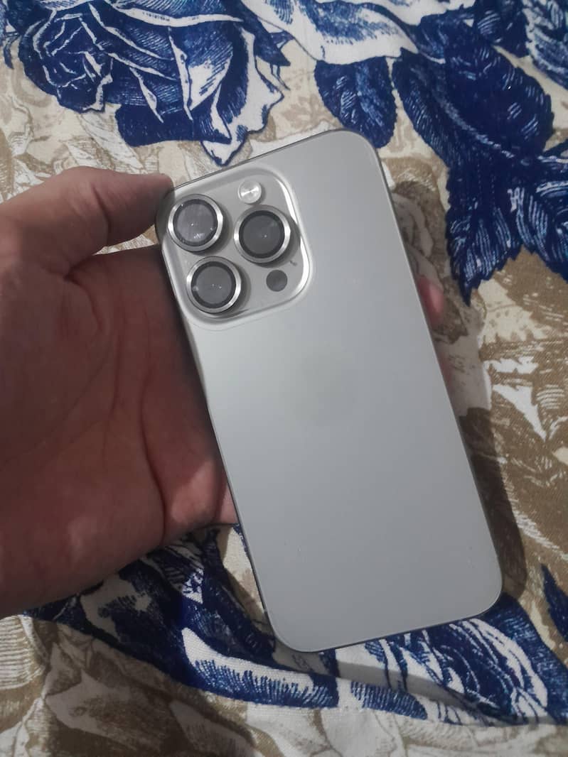 Apple iPhone 15 Pro 0