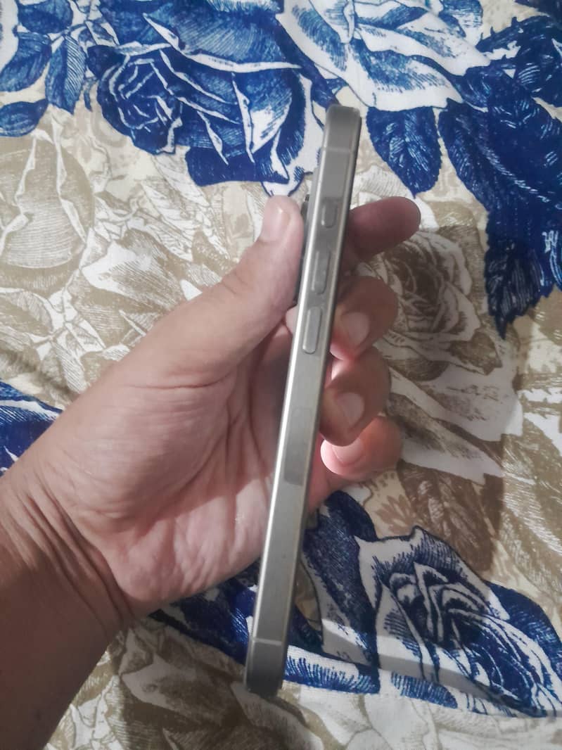 Apple iPhone 15 Pro 1