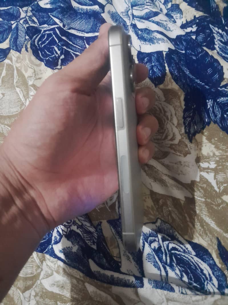 Apple iPhone 15 Pro 2