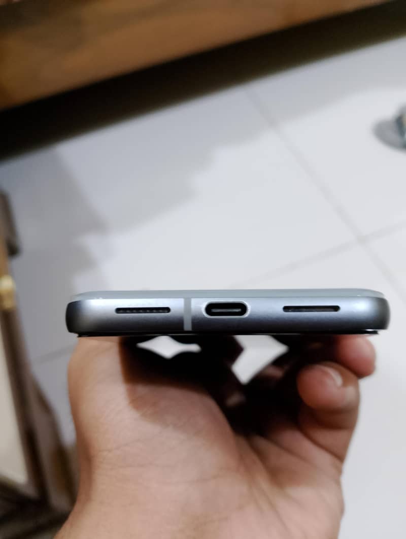 Google Pixel 8 4