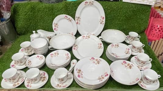 CHINI DINNER SET IN RED FLOWER