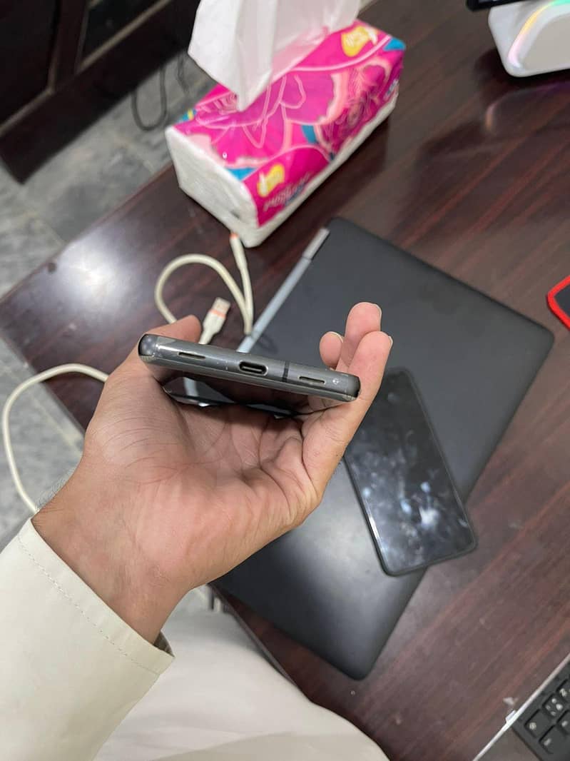 Google pixel 7a 5