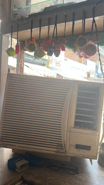 Window ac . 75 ton