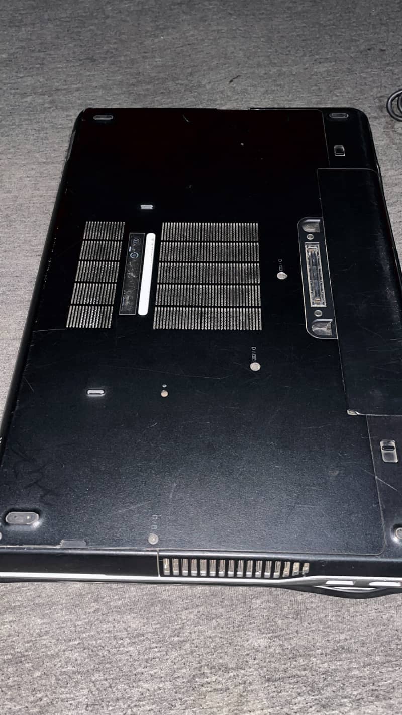 Dell Latitude E6540 8