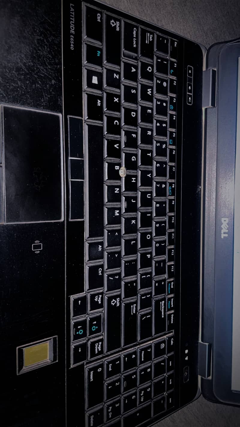 Dell Latitude E6540 9