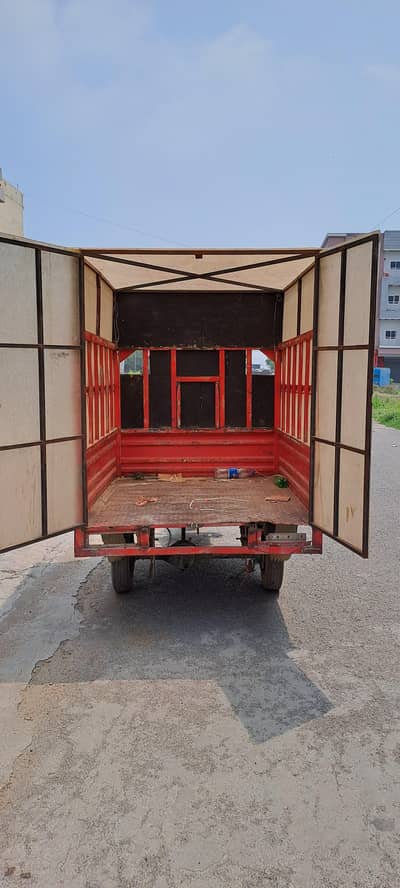 Loader Rickshaw Shafat Gyre Front Back Gyre