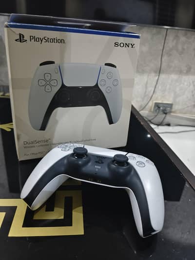 Ps5 controller with box 10/10