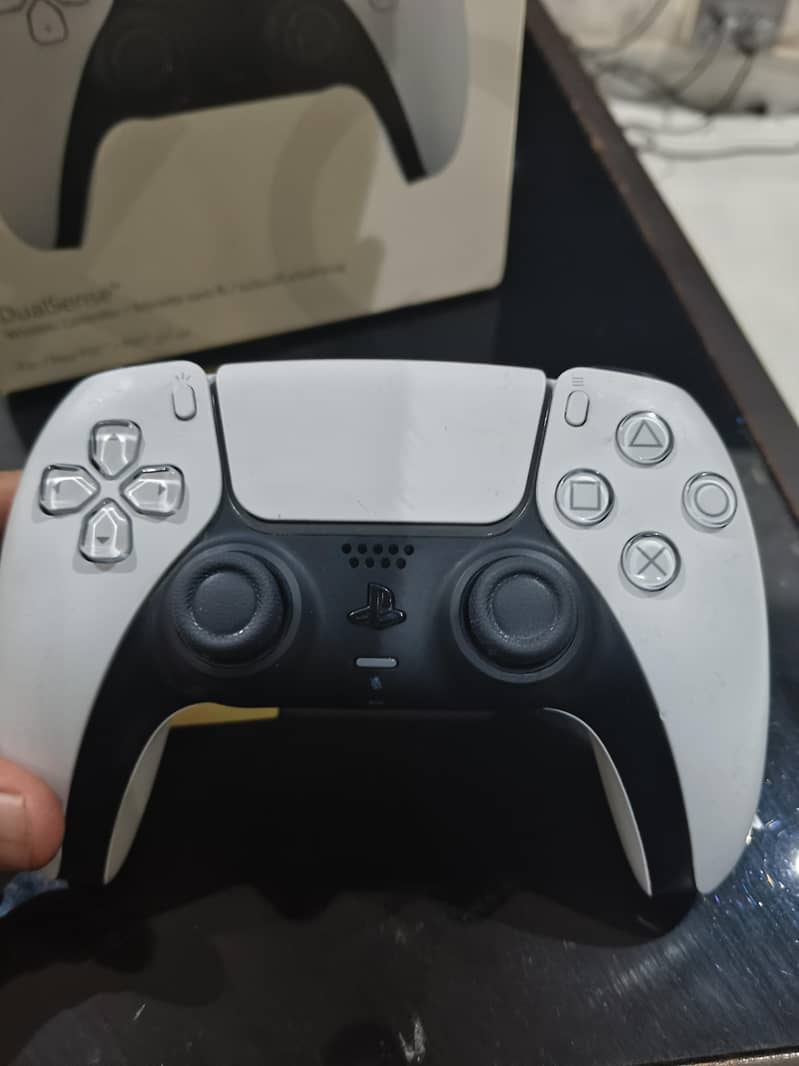 Ps5 controller with box 10/10 1