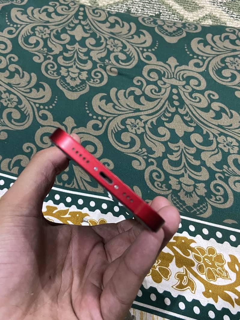 Apple iPhone 13 2