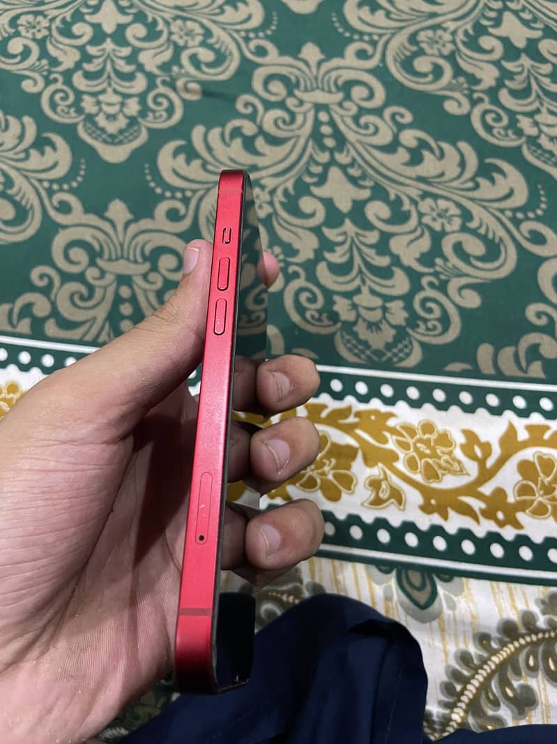 Apple iPhone 13 5