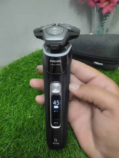 Philips shaver 9000 series model S9976 wet & dry skiniQ