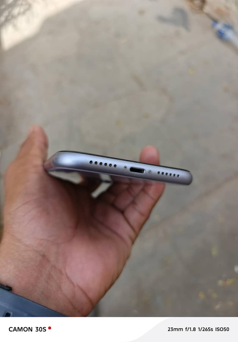 Apple iPhone 11 3