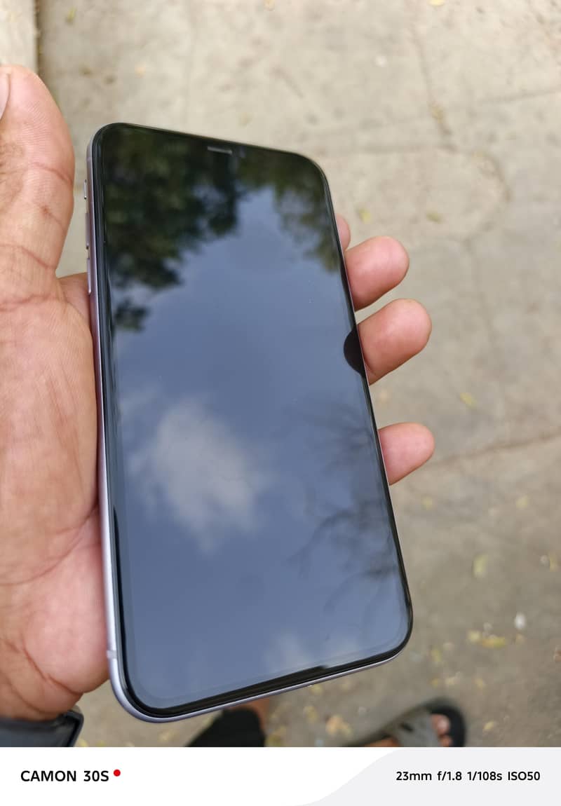 Apple iPhone 11 4
