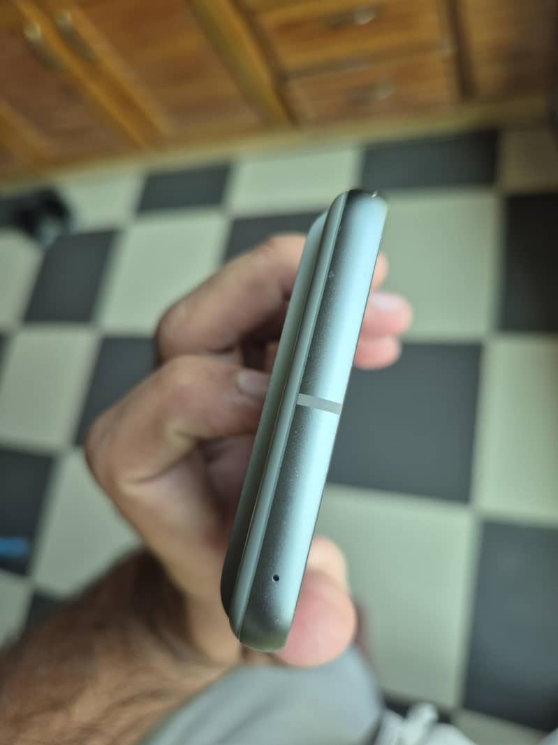 Google Pixel 8 4