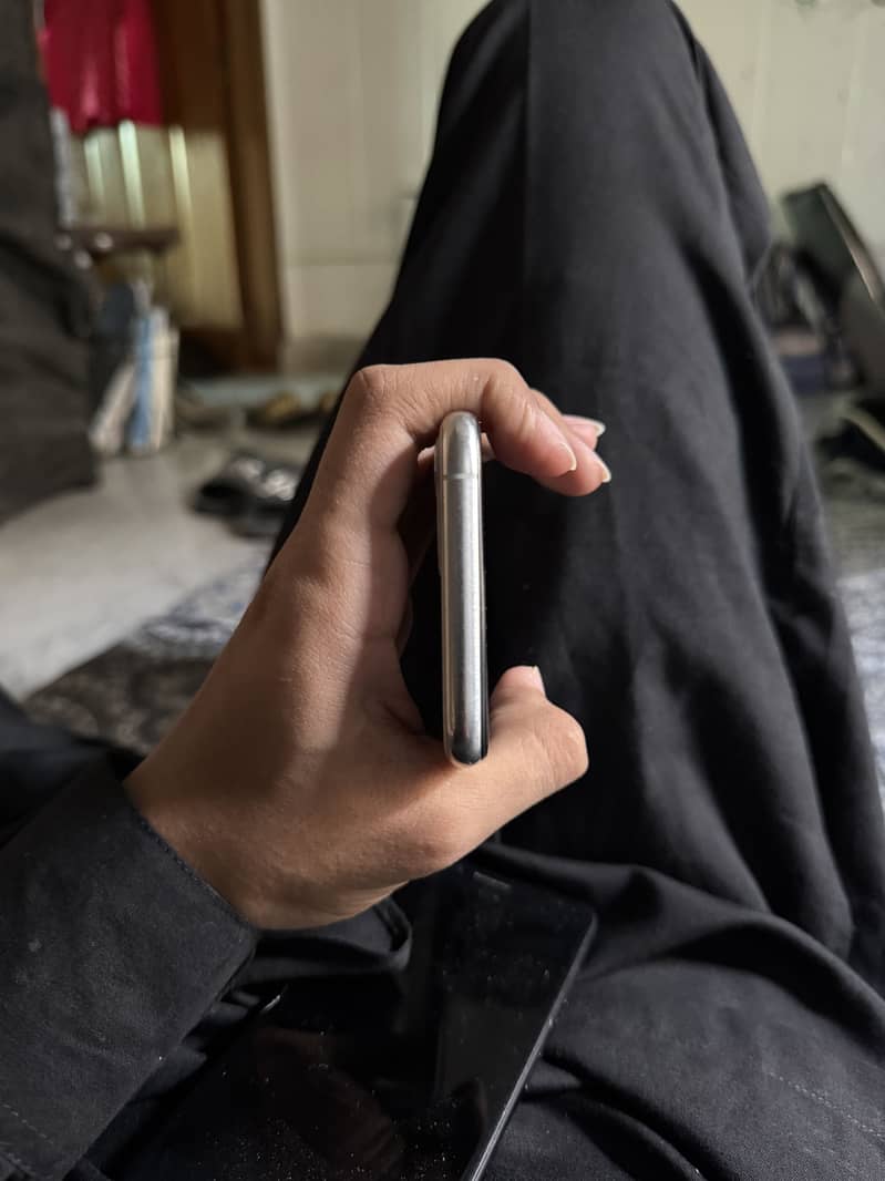 Apple iPhone 11 Pro 4