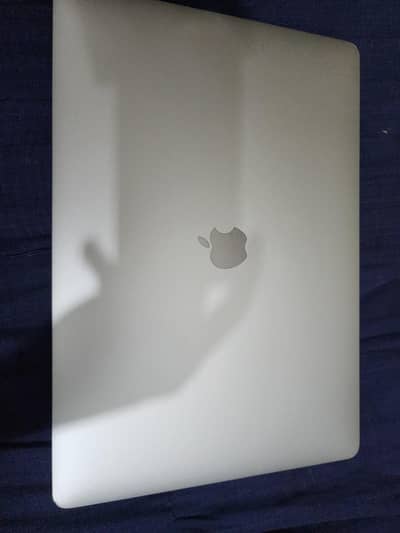 MACBOOK PRO 2018 4GB GRAPHICS CARD