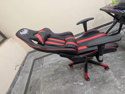 Gaming chair and table