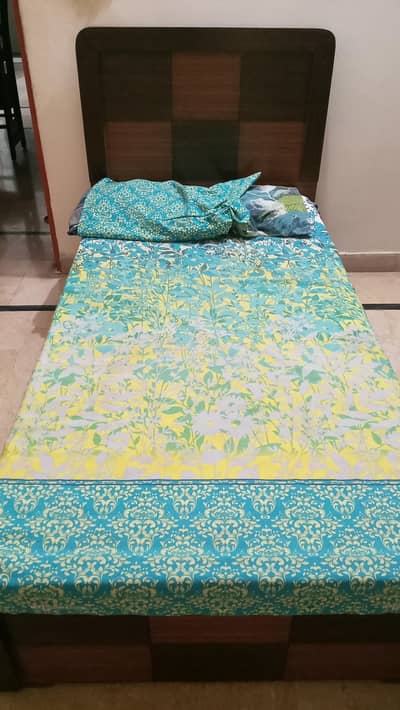 single bed with metras good condition condition like new