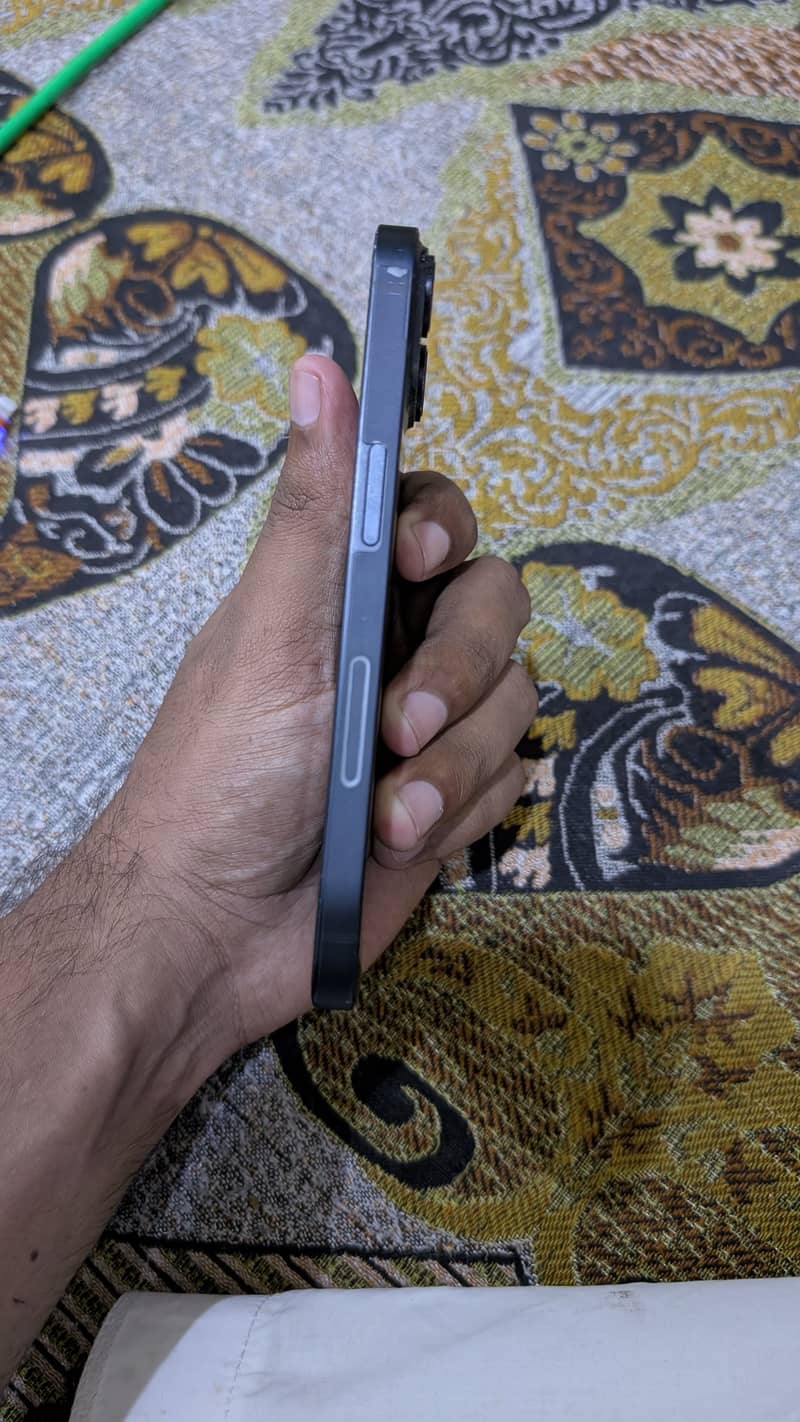 Apple iPhone 14 3