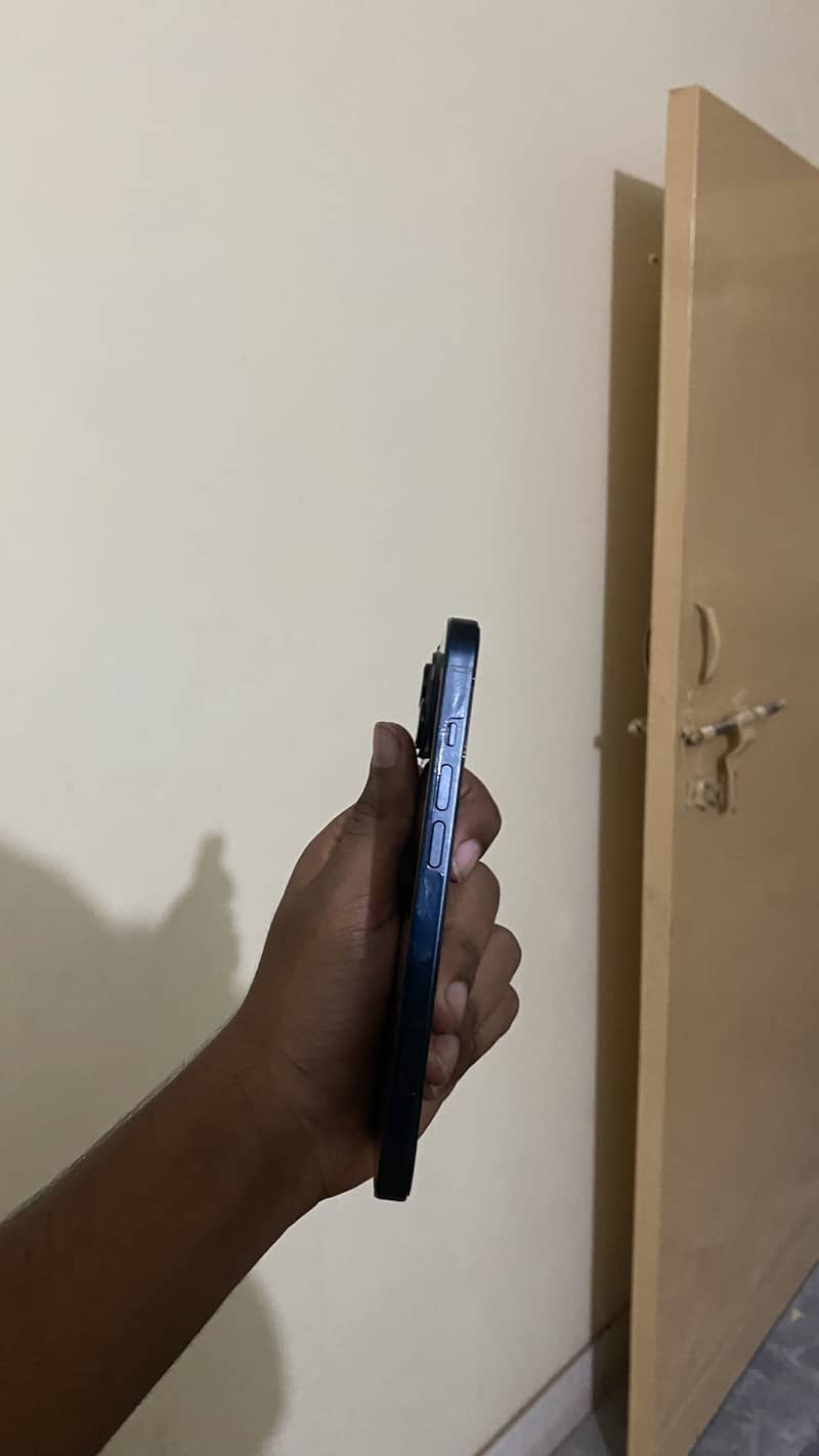 Apple iPhone 14 new. With sim time 17