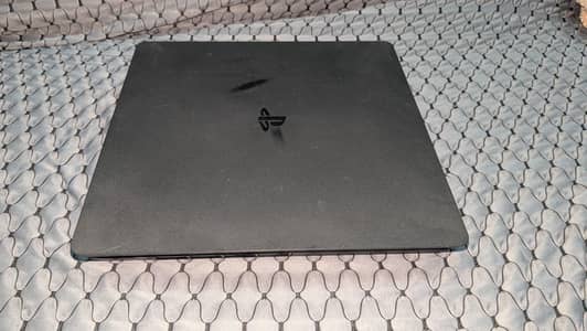 JAILBREAK PS 4 WITH BOX AND TWO CONTROLLERS