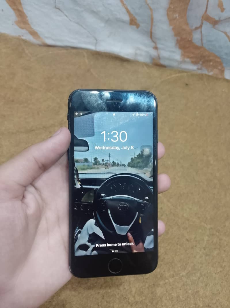 Apple iPhone 7 2