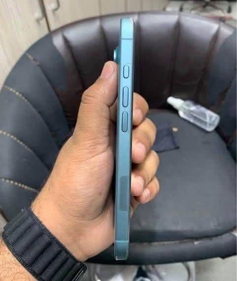 Apple iPhone 16 4