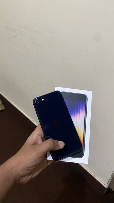 iPhone SE 2023 with box