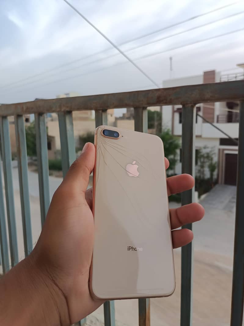 Apple iPhone 8 Plus 0