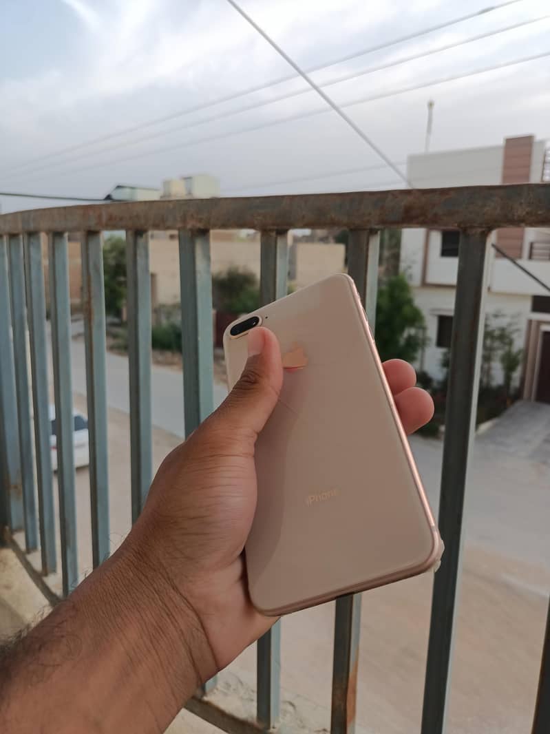 Apple iPhone 8 Plus 1
