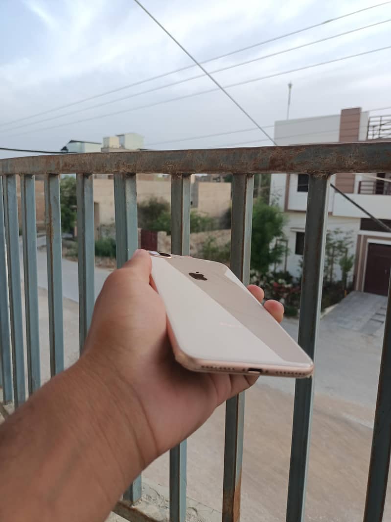 Apple iPhone 8 Plus 2