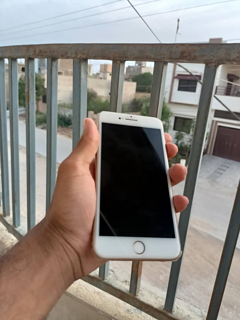 Apple iPhone 8 Plus 3