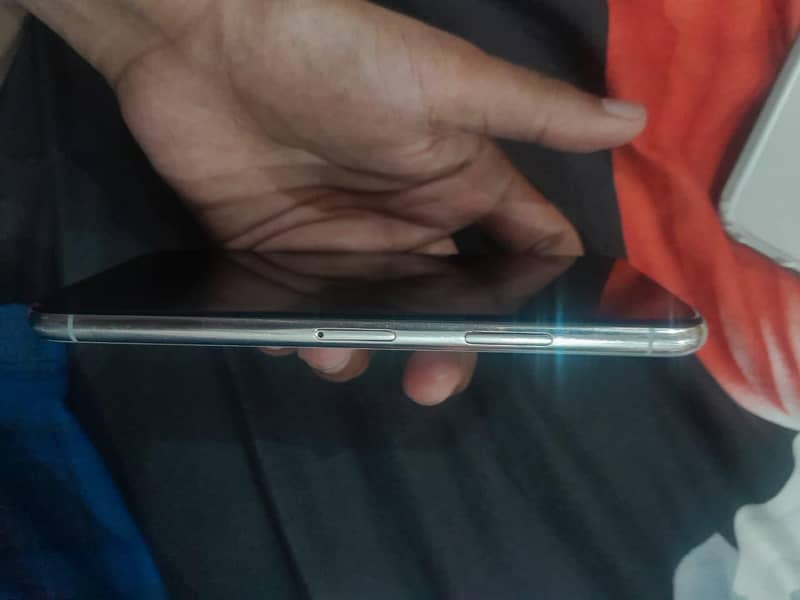 Apple iPhone X 3