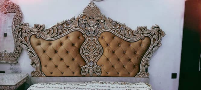 BED SET FOR SALE.