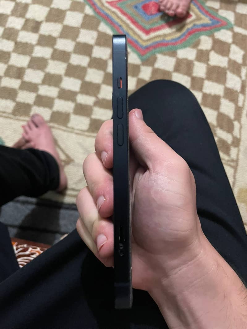 Apple iPhone 13 2